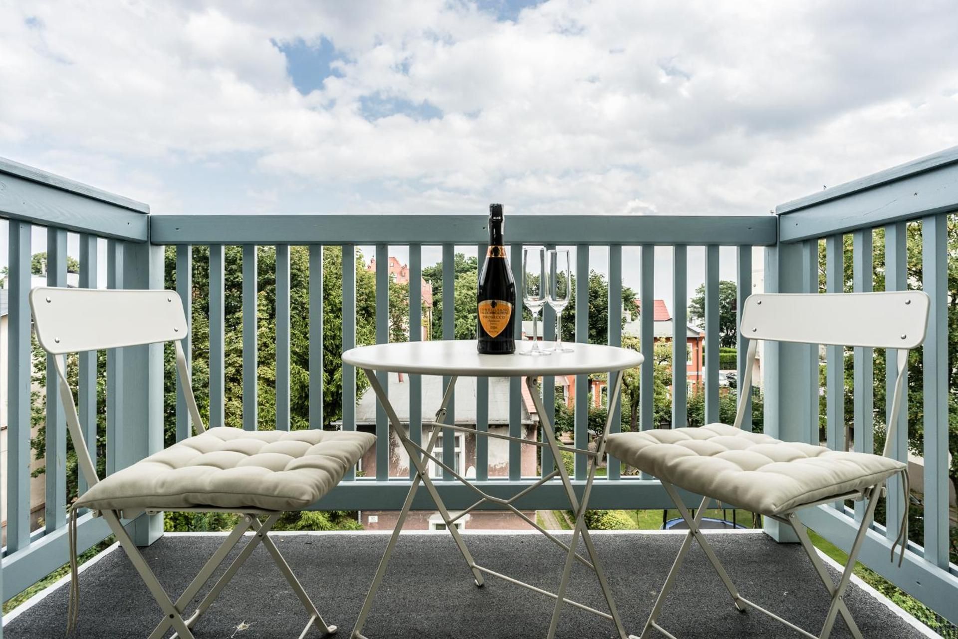 One-Bedroom Apartment with Balcony