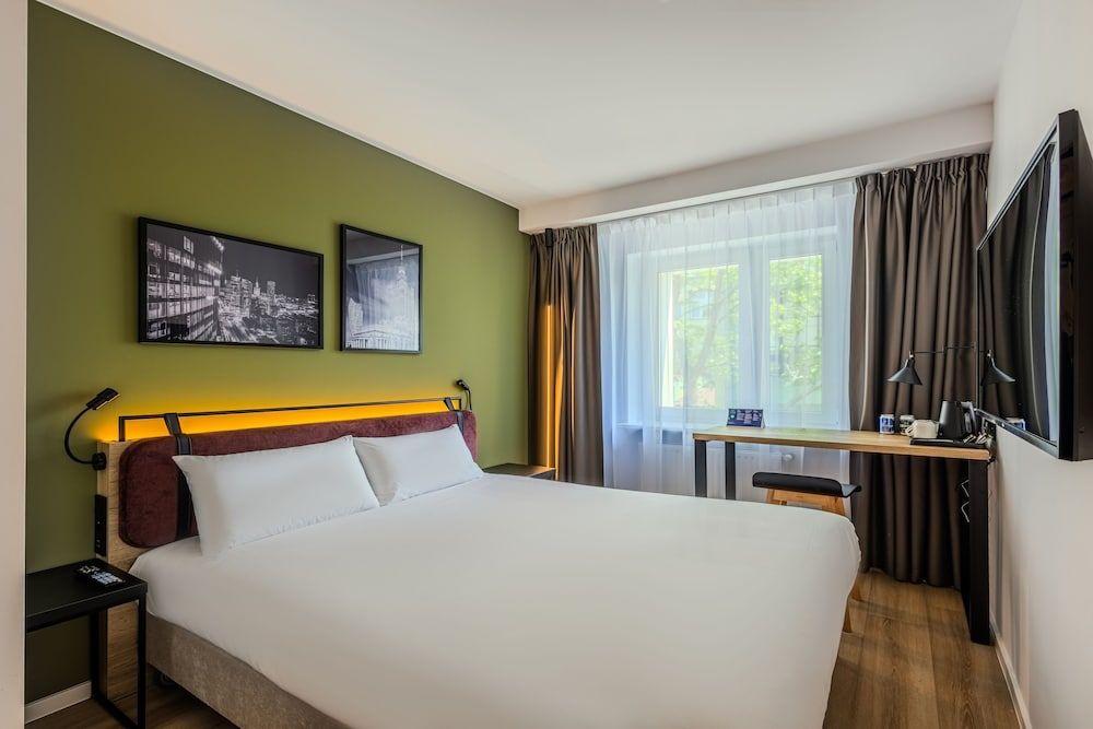 Campanile Warszawa Polnoc Standard Room, 1 King Bed 3