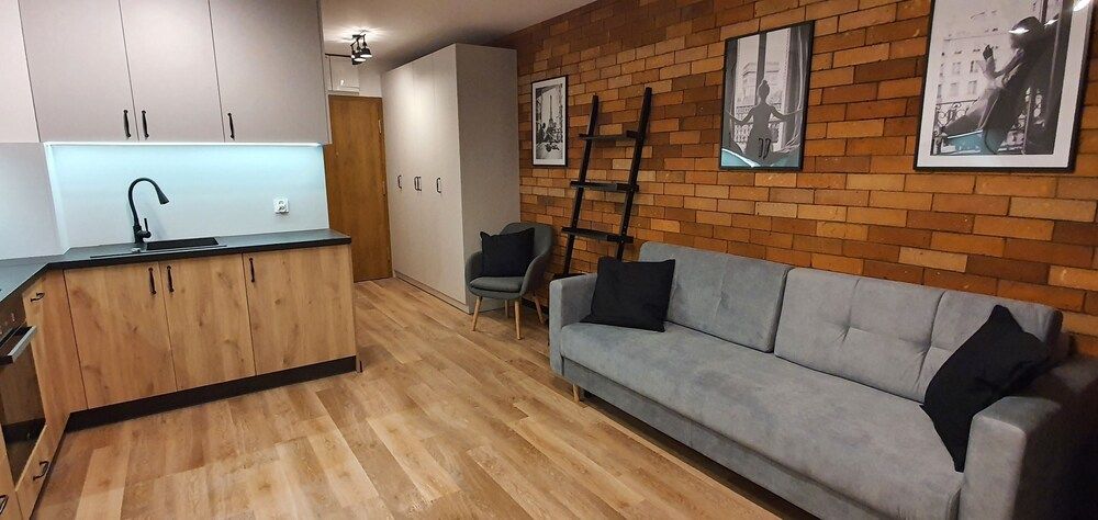 Deluxe Studio Suite
