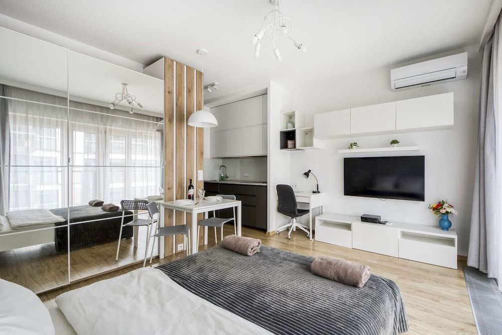 Warsaw Night Apartments MennicaResidence Business Studio 6