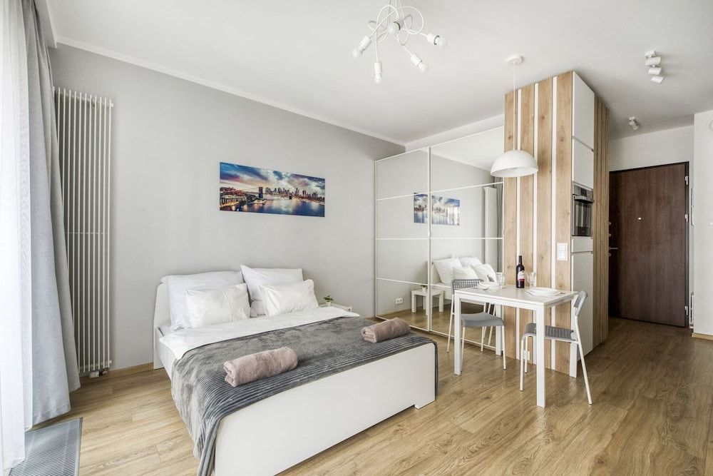 Warsaw Night Apartments MennicaResidence Business Studio 2