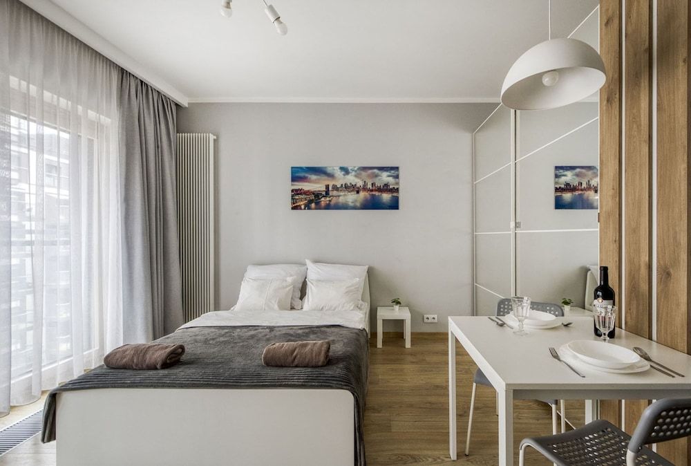 Warsaw Night Apartments MennicaResidence Business Studio 3