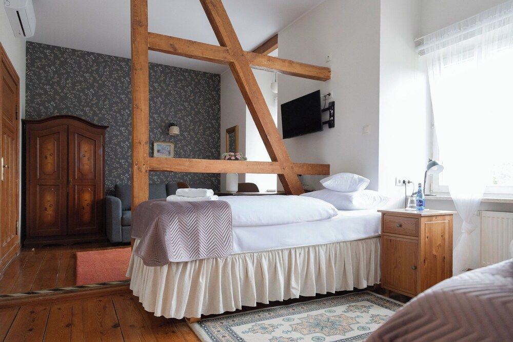 Mleczarnia Hotel Restauracja Basic Twin Room 3