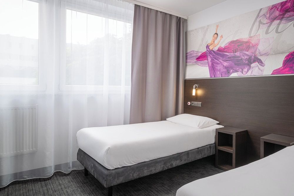 B&B HOTEL Bytom Standard Twin Room 6