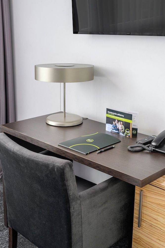 B&B HOTEL Bytom Standard Quadruple Room 7