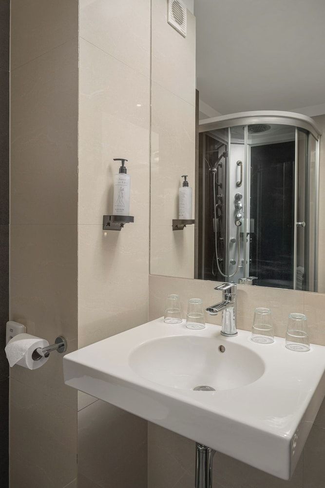 B&B HOTEL Bytom Standard Quadruple Room 13