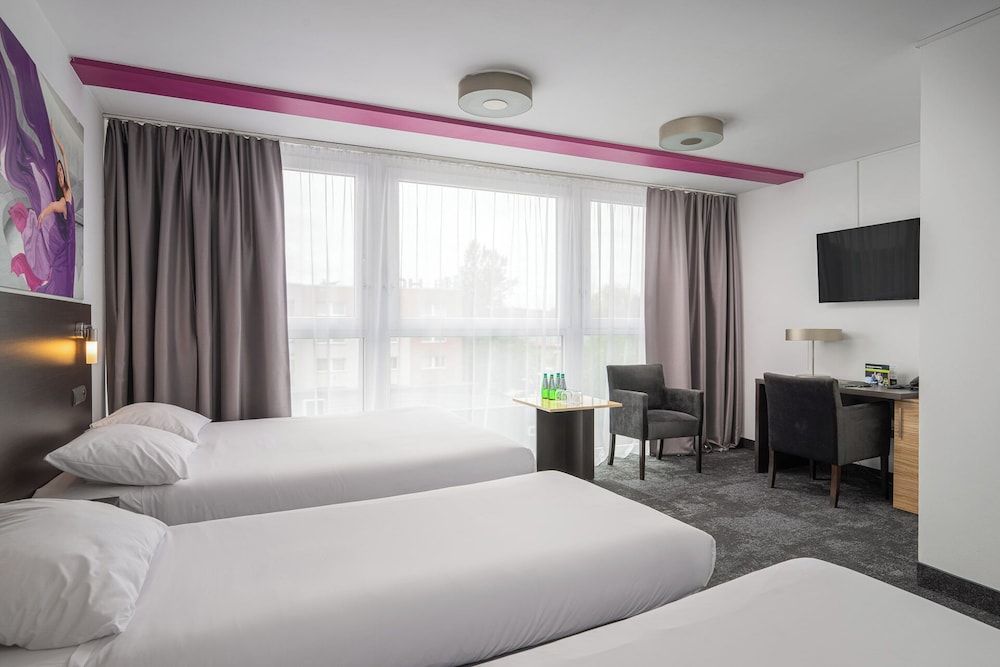 B&B HOTEL Bytom Standard Quadruple Room 8