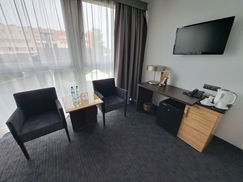 B&B HOTEL Bytom Standard Twin Room 2