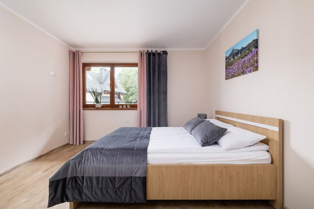 Apartment, 1 Bedroom, Balcony, Mountain View