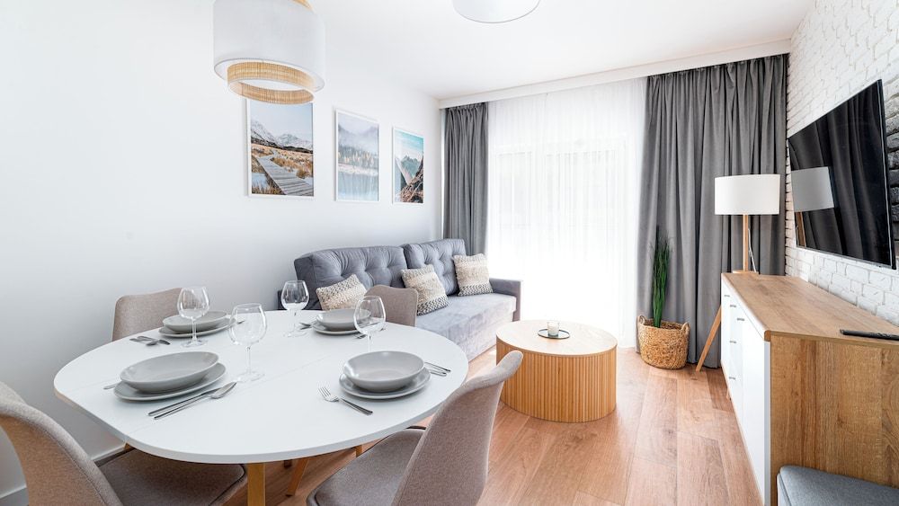Apartment (6 E)