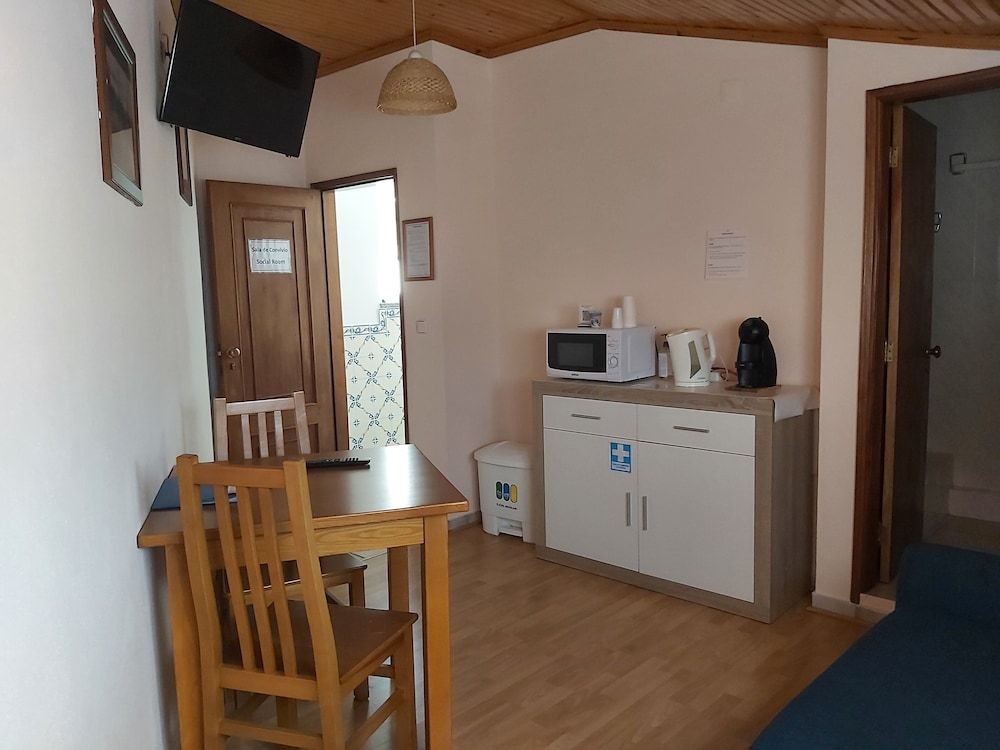 Encosta da Serra Basic Triple Room 7