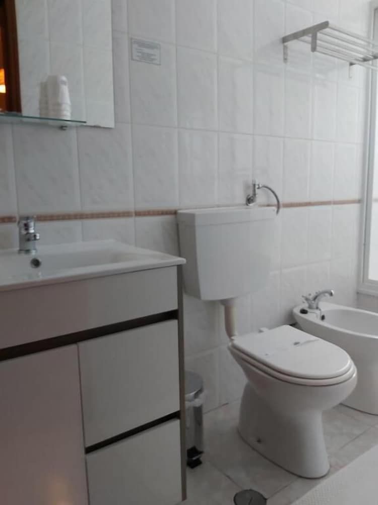 Encosta da Serra Comfort Triple Room 16