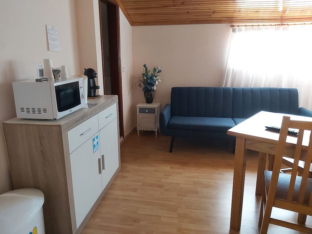 Encosta da Serra Basic Triple Room 8