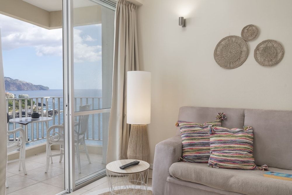 Basic Studio, 1 Queen Bed, Sea View