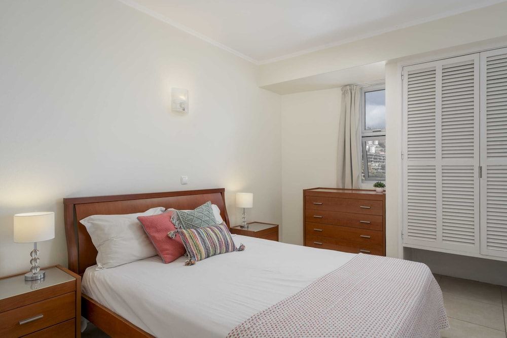 Basic Studio, 1 Queen Bed, Sea View