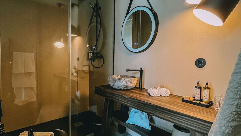 TerraSense Mountain Charm Retreat & Farm Family Room, Mountain View 5