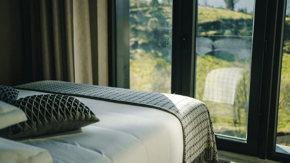 TerraSense Mountain Charm Retreat & Farm Family Room, Mountain View 3