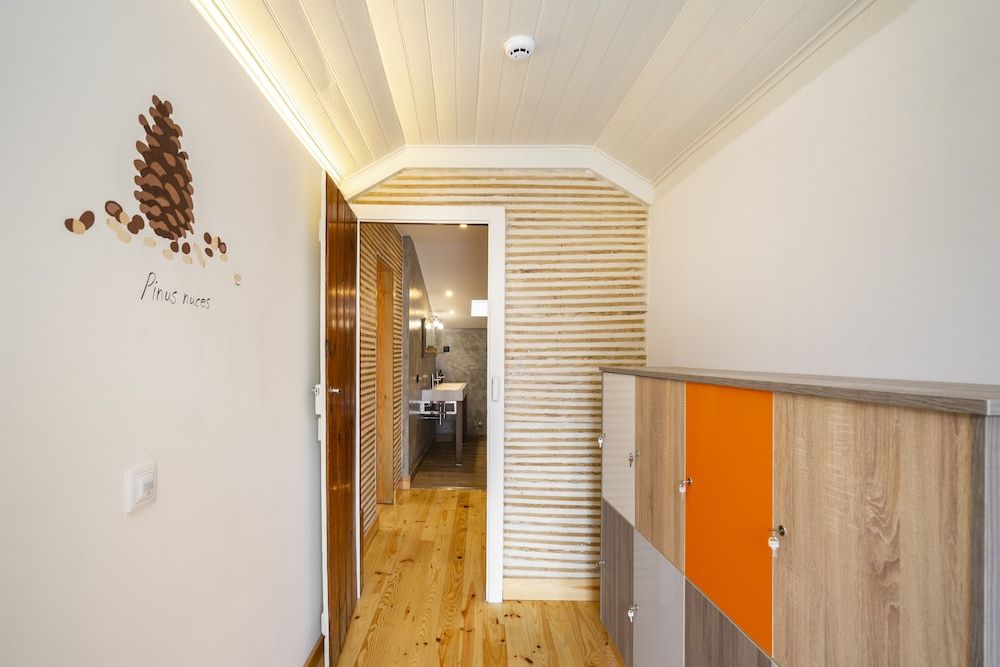 Shared Dormitory, Women only, City View (1 Bed in 6-Bed Dorm)