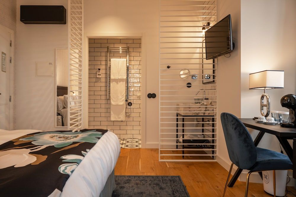 Dona Maria Hotel Deluxe Room 3