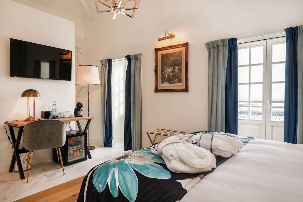 Dona Maria Hotel Deluxe Suite 4