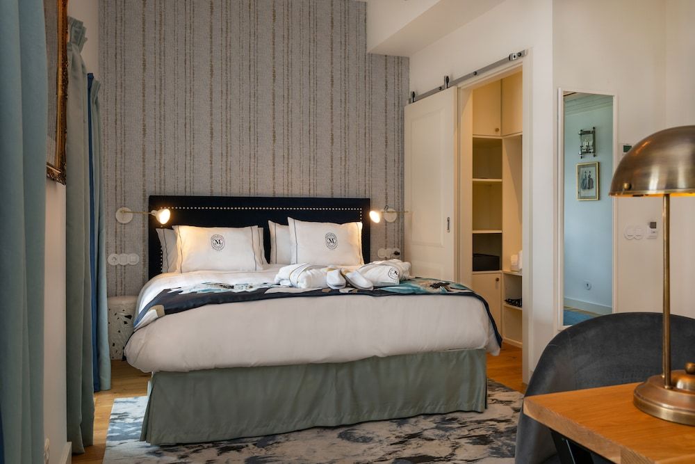 Dona Maria Hotel Deluxe Room 4