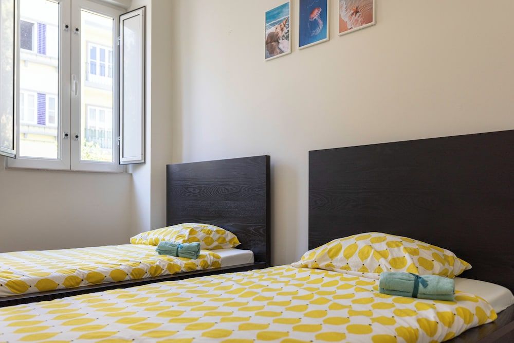 Lemon Hostel Faro Twin Room 8