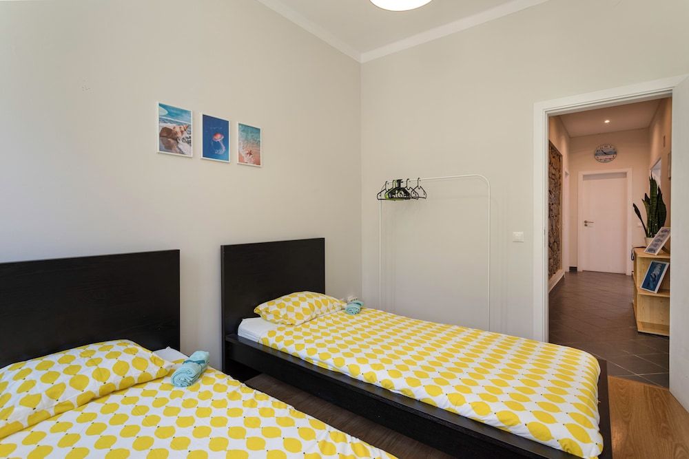 Lemon Hostel Faro Twin Room 5