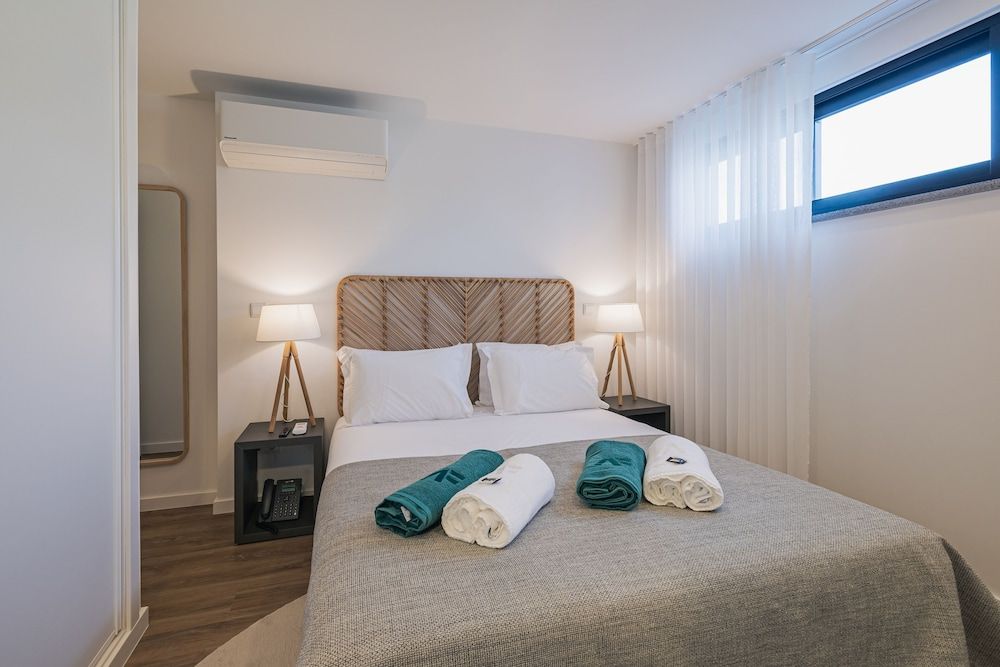 Romantic Apartment, Queen