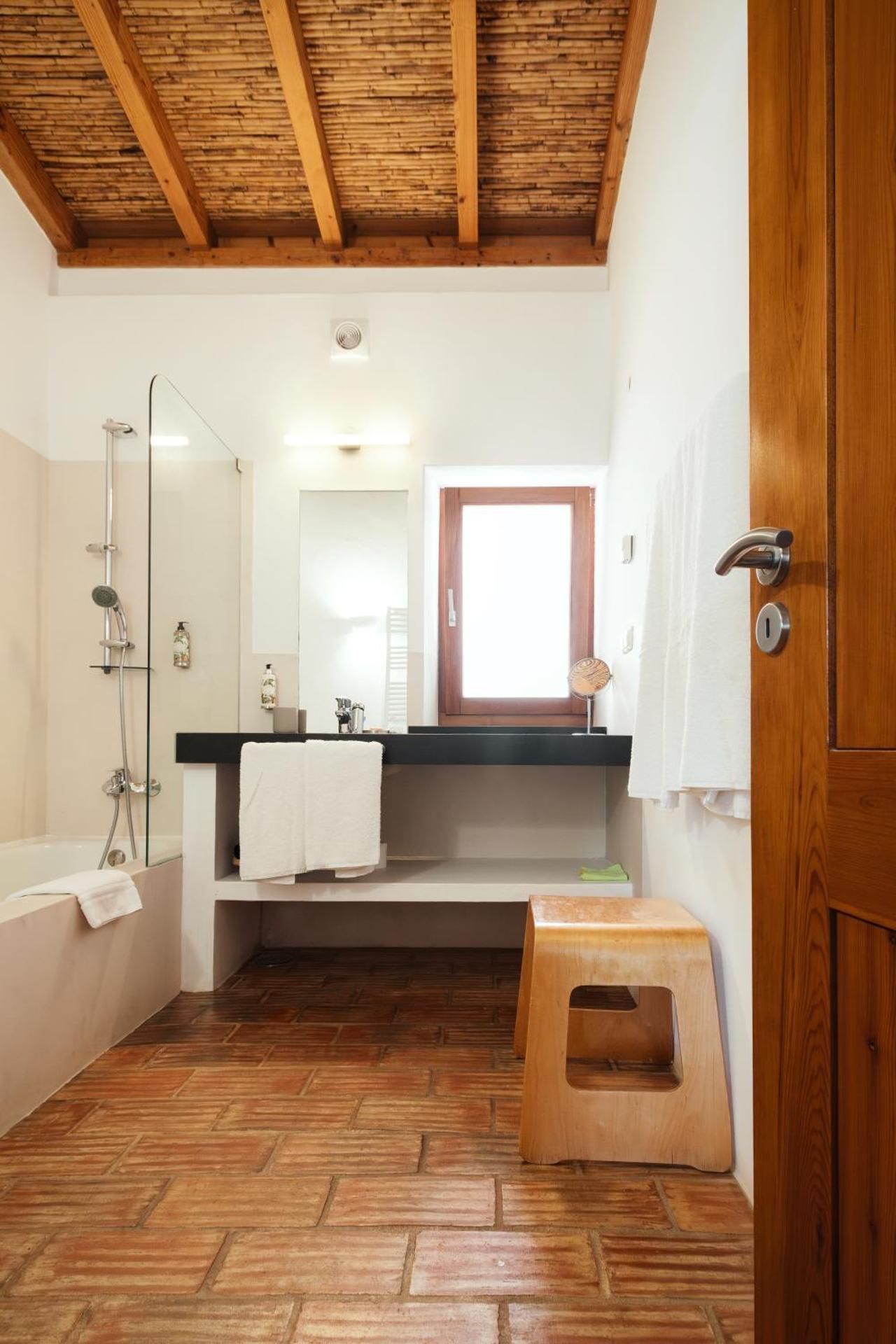 Apartment with Mountain View