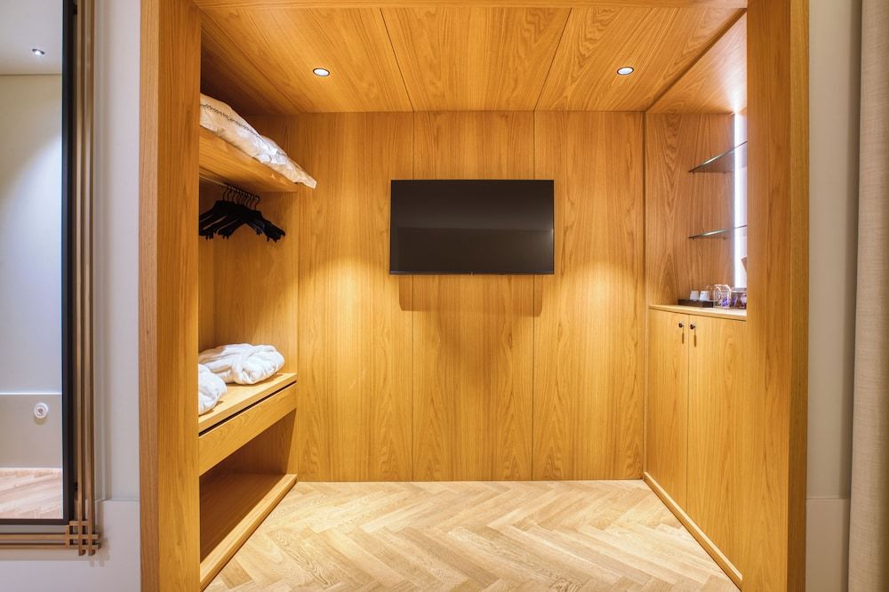 Palatial Suites Quarto Deluxe Master 2