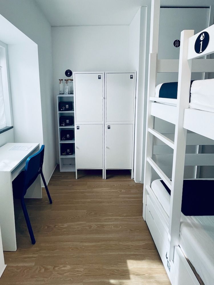 Partenope Hostel and Suites Comfort Quadruple Room 5