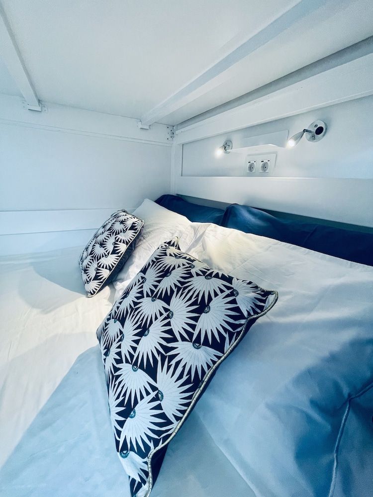 Partenope Hostel and Suites Comfort Quadruple Room 3