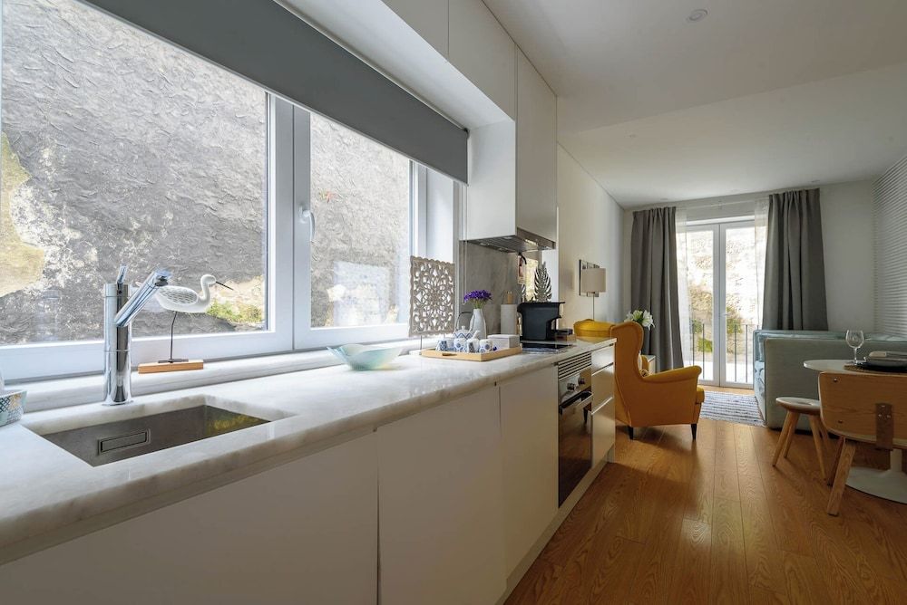 Almad3 Stylish Almada Hide-away Apartment (1 Bedroom) 9