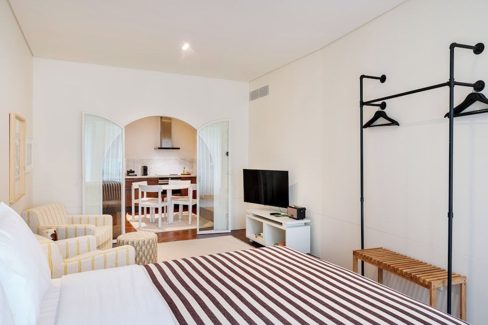 Premium Studio Suite, City View