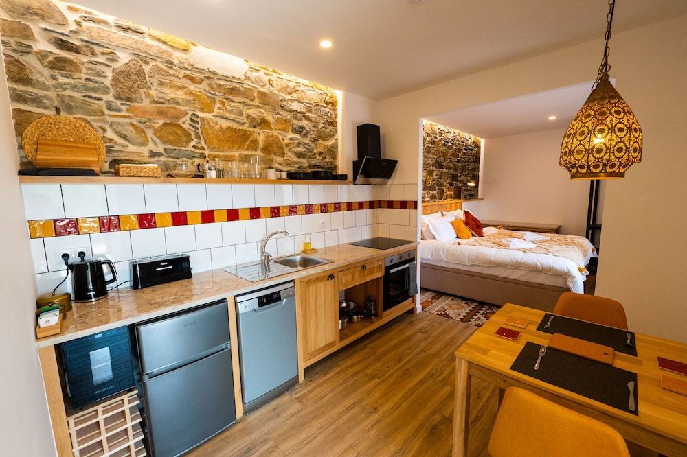 Mira D'Ouro Serta Luxury Studio Suite, River View 9