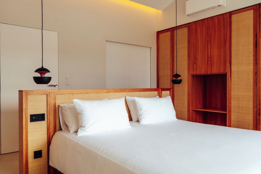 Silveira Bay Lounge Retreat Luxury Suite, Balcony, Ocean View 2