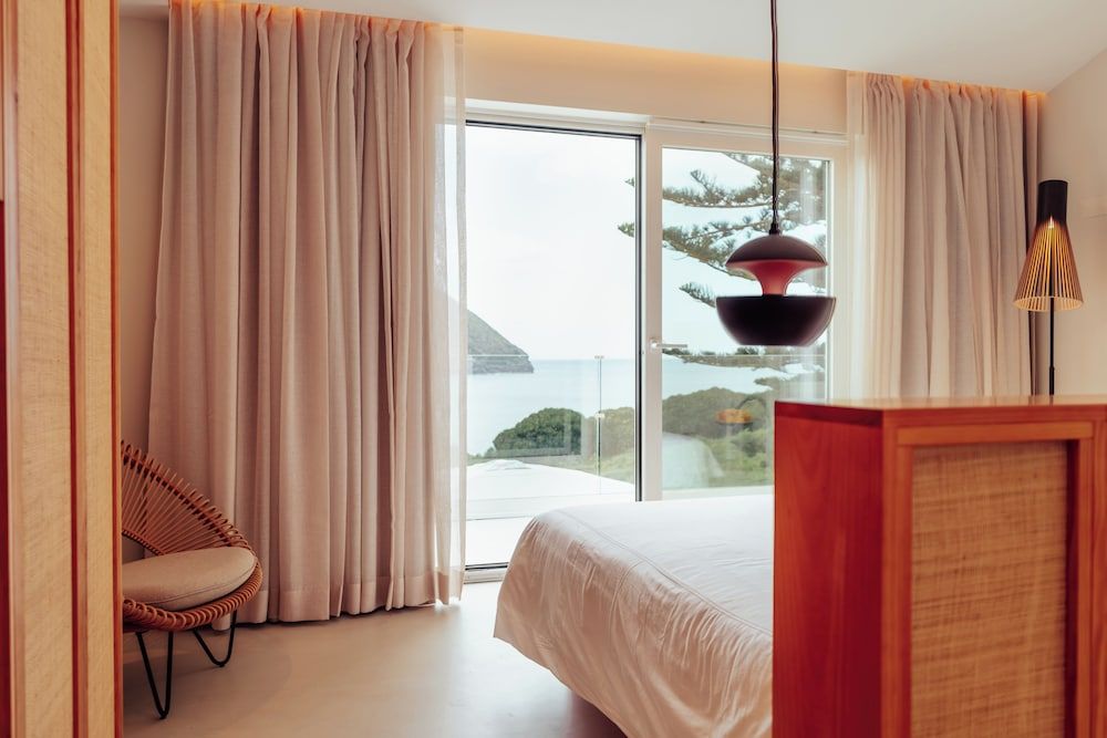 Silveira Bay Lounge Retreat Luxury Suite, Balcony, Ocean View 4