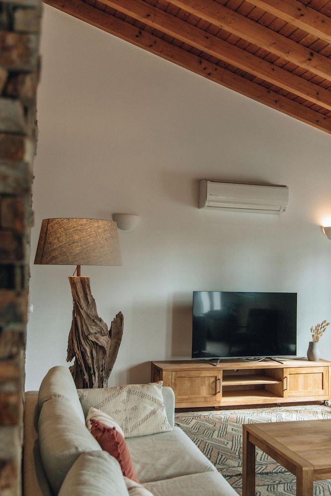 Casa Nook Arrifana Superior Double Room, Pool View 9