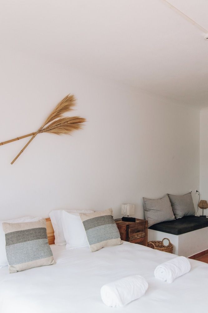 Casa Nook Arrifana Superior Double Room, Pool View 5