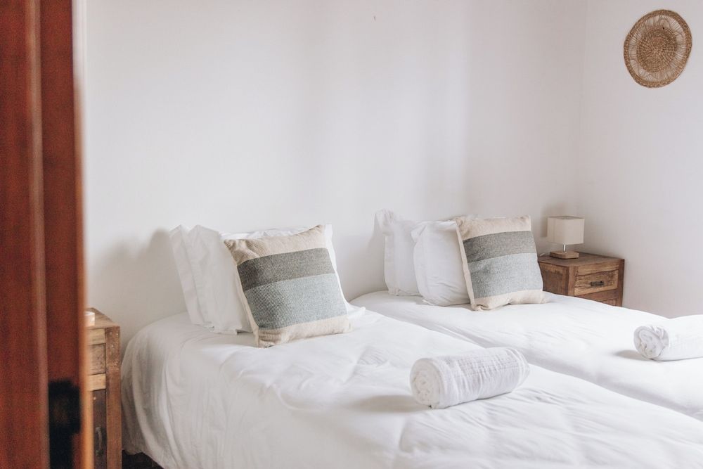 Casa Nook Arrifana Basic Twin Room, Pool View 3