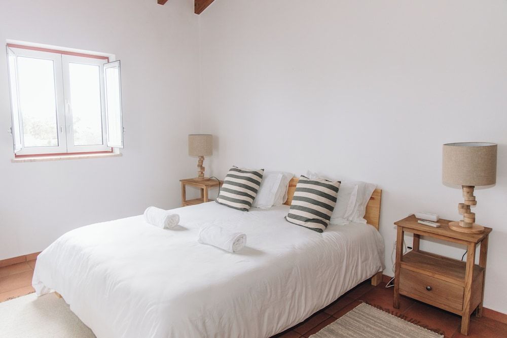 Casa Nook Arrifana Deluxe Double Room, Pool View 4