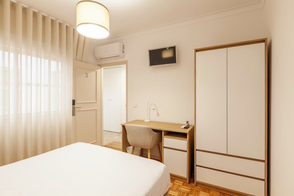 Rooms4you 1 in historic center of Braga Comfort Room, 1 Queen Bed, Air conditioning (Quarto A4) 6