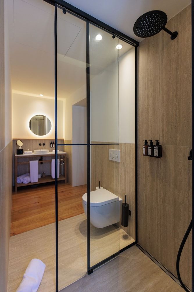 MS Collection Arouca Mosteiro de Arouca Superior Room, Courtyard View 6