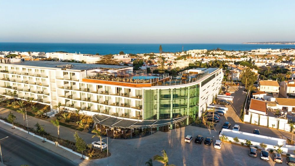 Castelo Suites Hotel