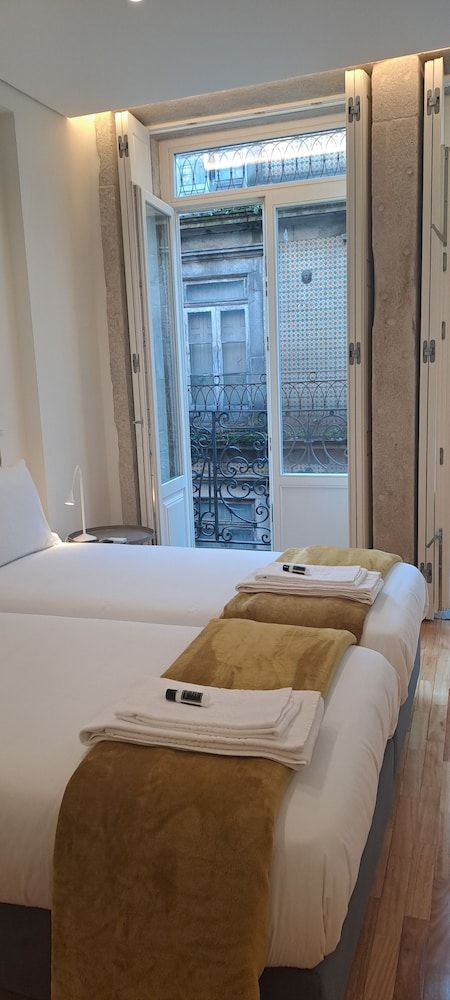 ALMARELA apartments Superior Apartment, Balcony, City View 2