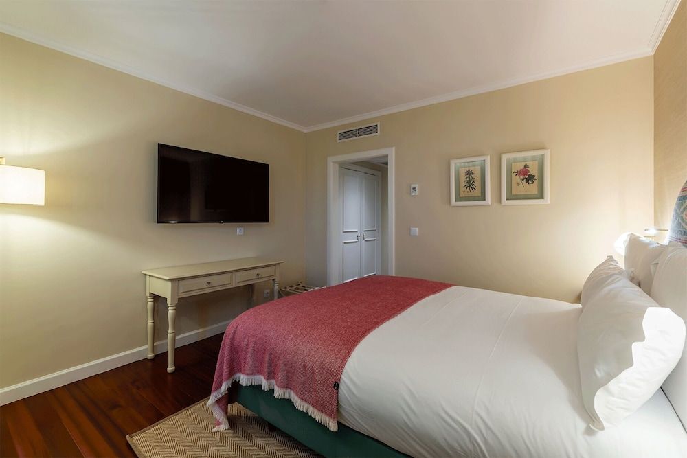 Pestana Quinta Perestrello Deluxe Double Room (Partial Sea View) 3