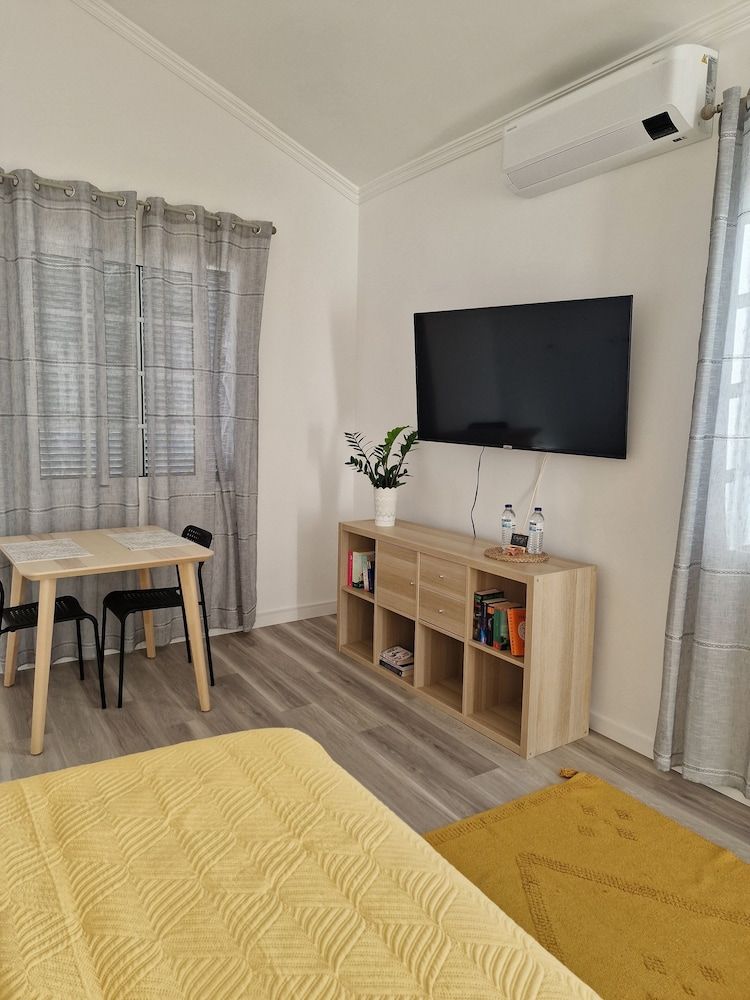 Comfort studio Amarelo-2, limited sea view