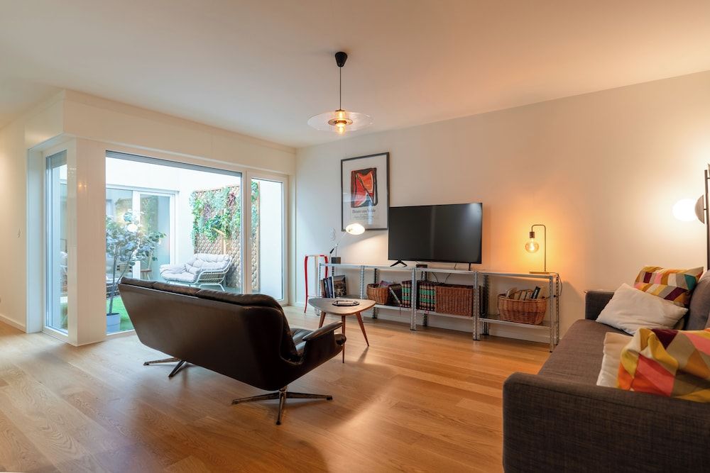 Signature Apartment, Courtyard View