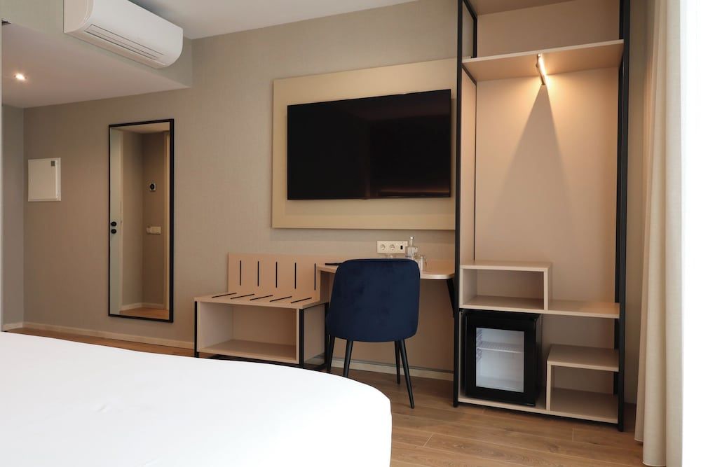 Oporto Fly Hotel Family Room 4