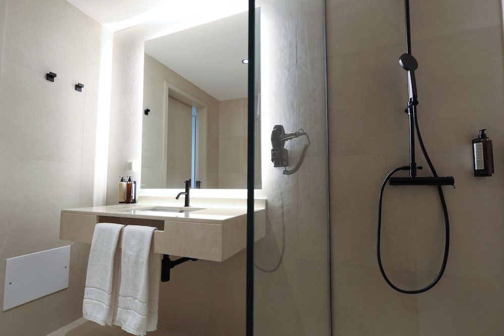 Oporto Fly Hotel Family Room 9